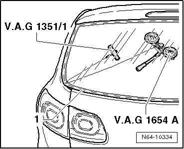 Volswagen Tiguan. Undamaged Window, Removing