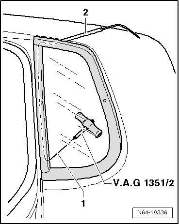 Volswagen Tiguan. Undamaged Side Window, Removing